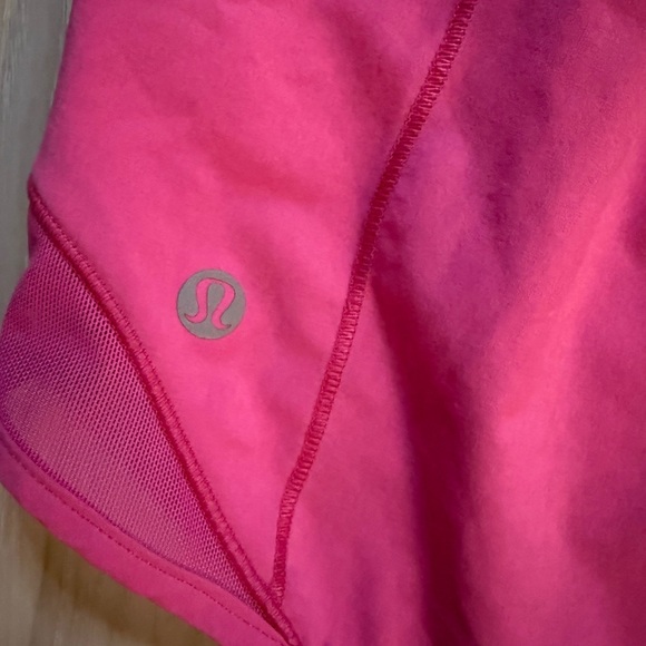 Lululemon Hotty Hot Short II *Long 4” Pink Highlight Size 8 Excellent Condition - Picture 8 of 9